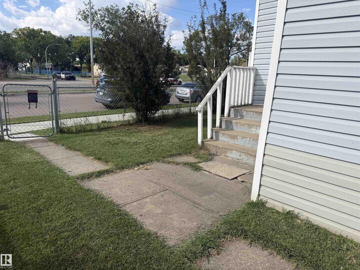 Property Photo:  12061 97 Street NW  AB T5G 1Y8 