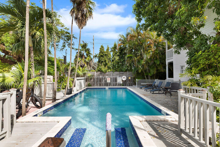 Property Photo:  611 Grinnell Street Apt 6  FL 33040 