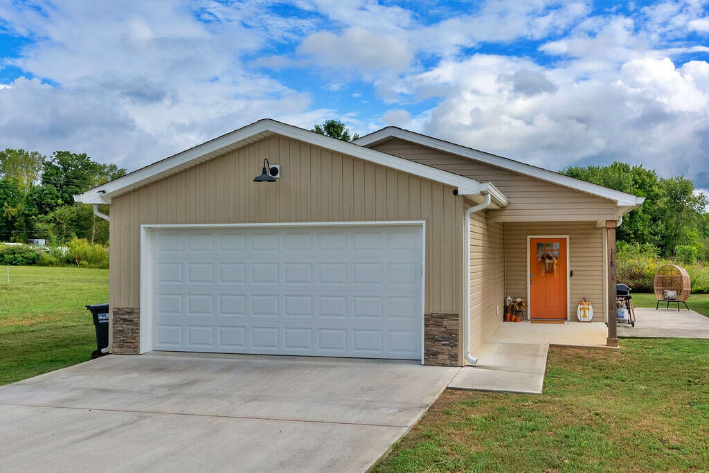 Property Photo:  118 Cleveland Avenue  TN 37367 