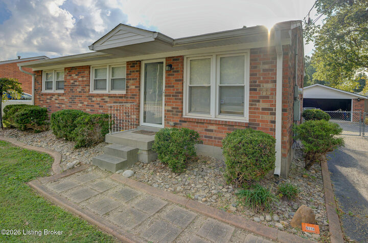 Property Photo:  6114 Cooper Chapel Rd  KY 40229 