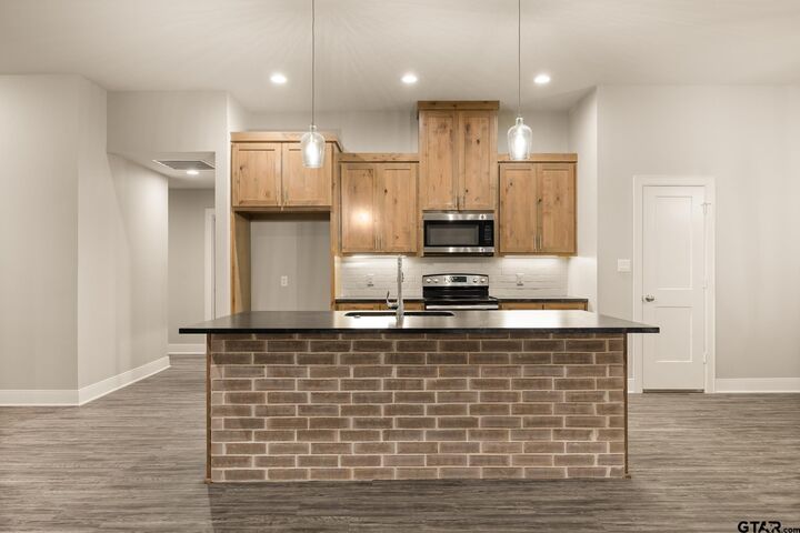 Property Photo: 1617 Legacy Dr TX 75703
