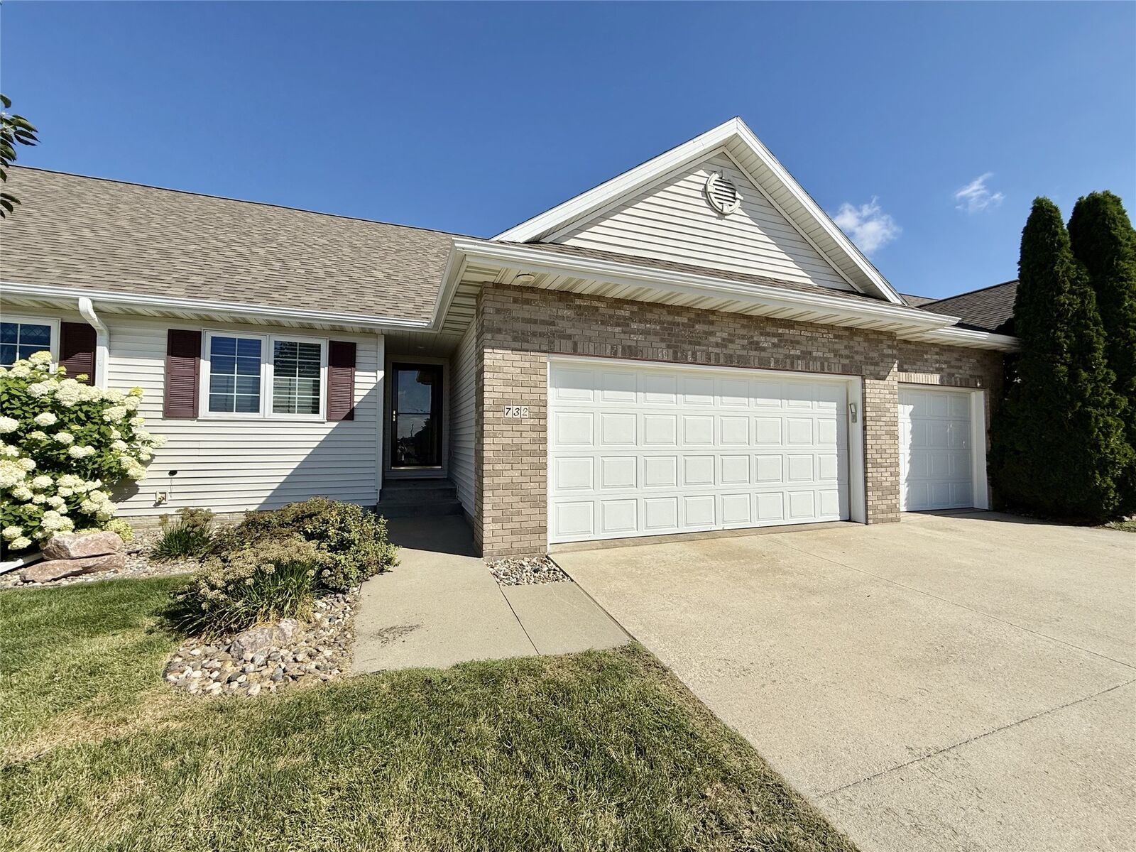 Property Photo: 732 SE Ponds Edge Lane IA 50021