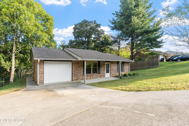 Property Photo: 11318 Snyder Rd TN 37932
