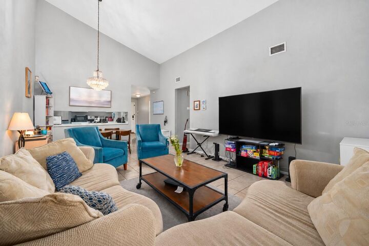 Property Photo:  4100 NE 17th Terrace  FL 32609 