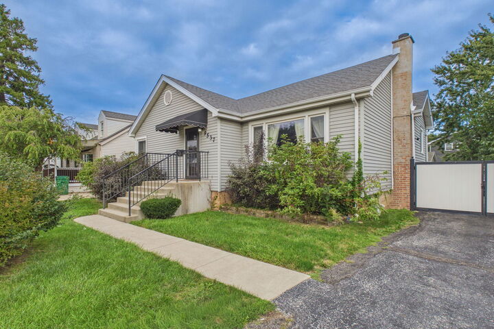 Property Photo:  
