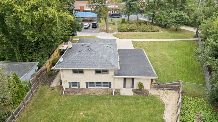 Property Photo:  652 S Poplar Avenue  IL 60126 