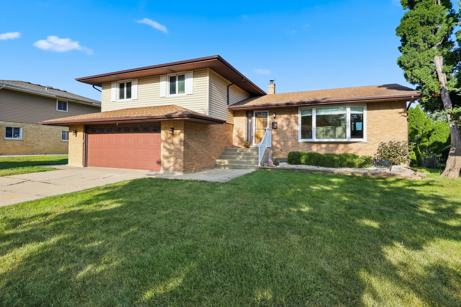 Property Photo:  4602 Magnolia Drive  IL 60008 