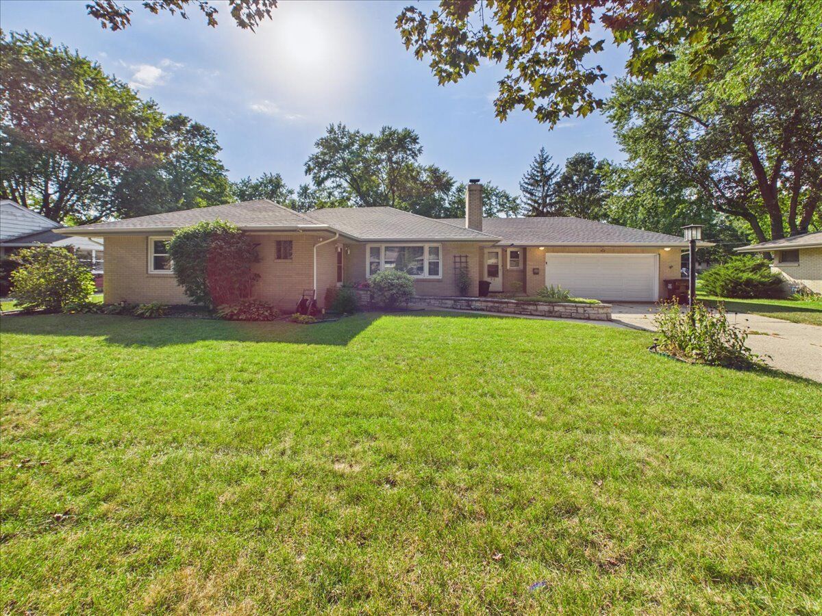 Property Photo: 912 Chelsea Avenue IL 61107