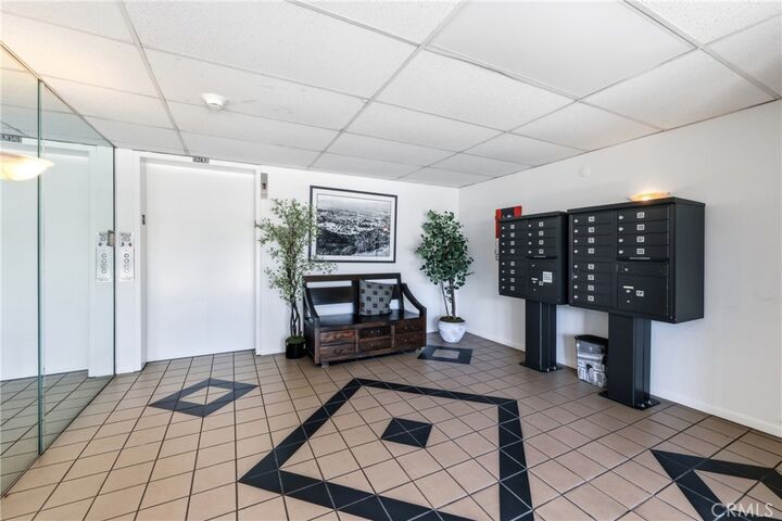 Property Photo:  4455 Hazeltine Avenue 208  CA 91423 