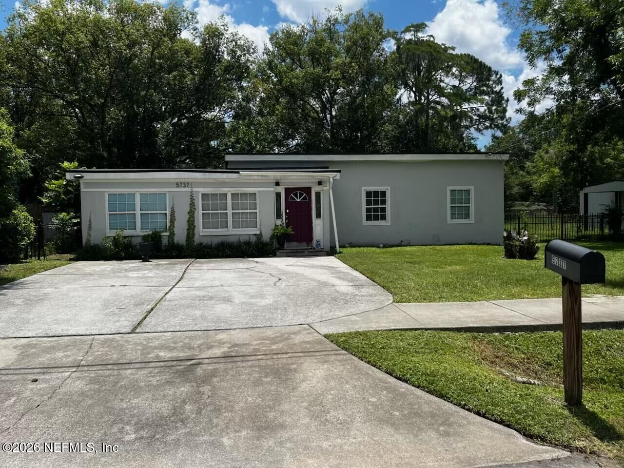 Property Photo:  5737 Marigold Road  FL 32209 
