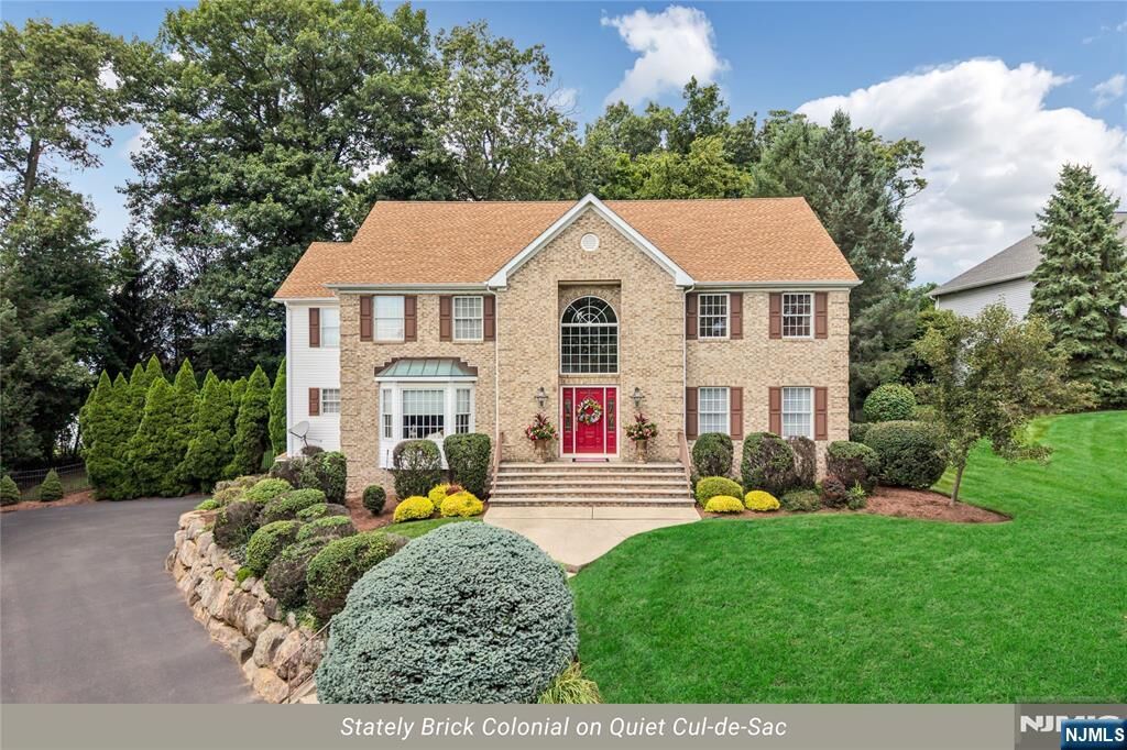 Property Photo:  4 Moccasin Court  NJ 07430 