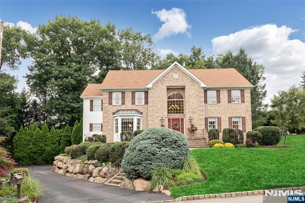 Property Photo:  4 Moccasin Court  NJ 07430 