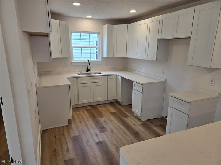 Property Photo:  672 E 331st  OH 44095 