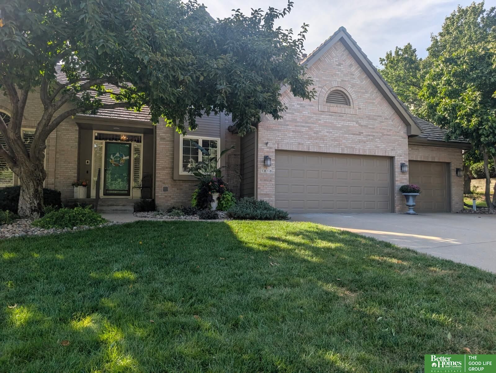 Property Photo:  1816 N 129 Circle  NE 68154 