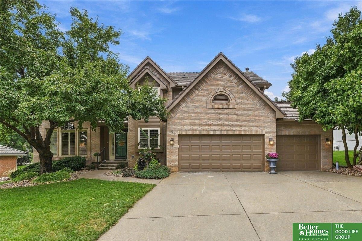 Property Photo: 1816 N 129 Circle NE 68154
