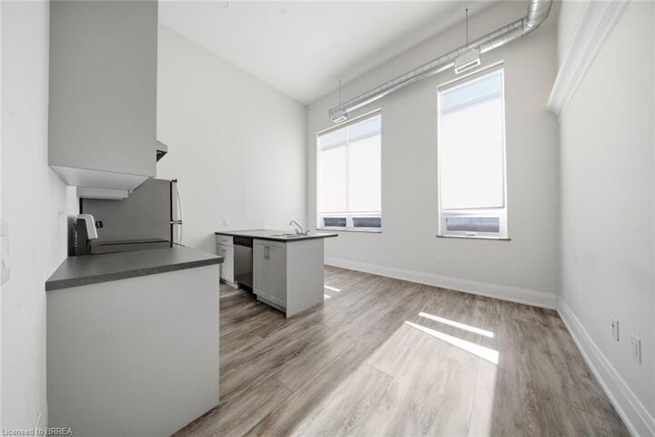 Property Photo:  11 Queen Street 303  ON N3T 3B1 