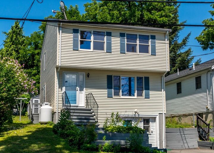 Property Photo:  20 Smart Street 20  MA 02451 