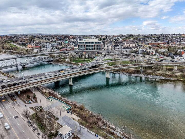 Property Photo: 519 Riverfront Avenue SE 604 AB T2G 1K6