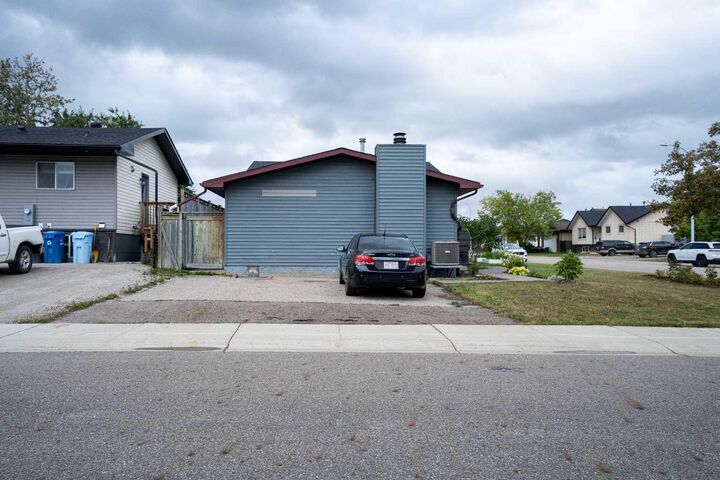 Property Photo:  178 Cardinal Drive  AB T9K 1H5 