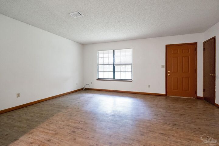 Property Photo: 8060 Winodee Rd B FL 32514