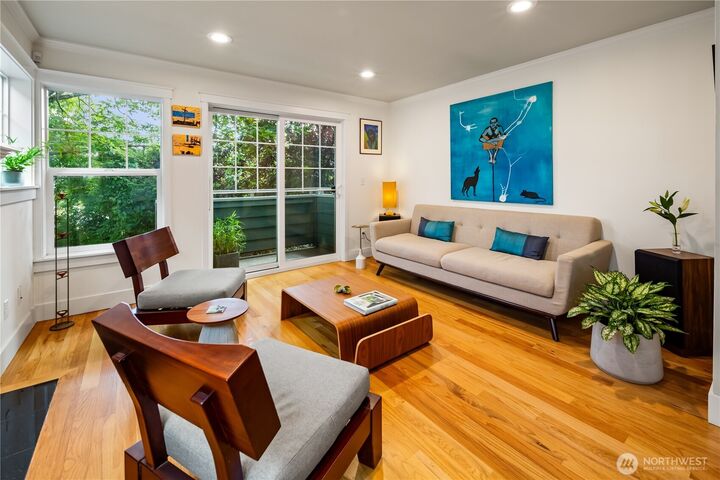 Property Photo: 128 B 25th Avenue E WA 98112