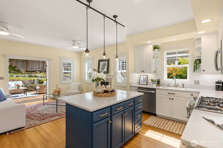Property Photo:  779  Village Circle NW  WA 98110 