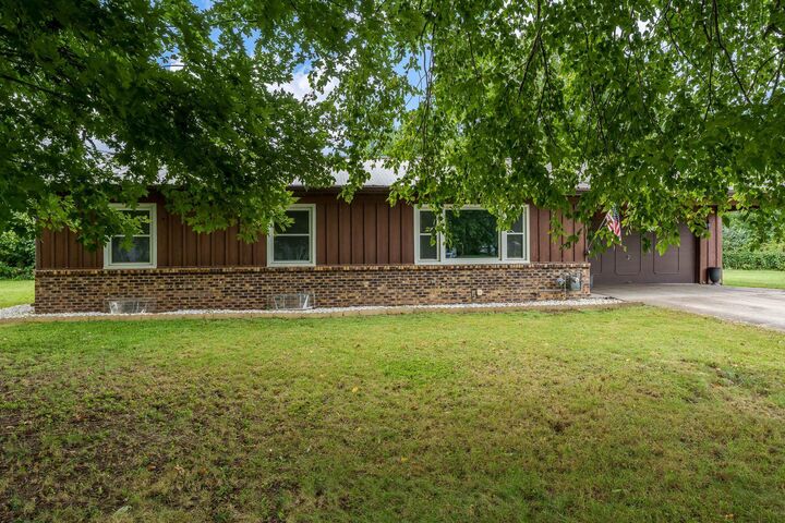 Property Photo:  102 Bunn Drive  IL 61072 