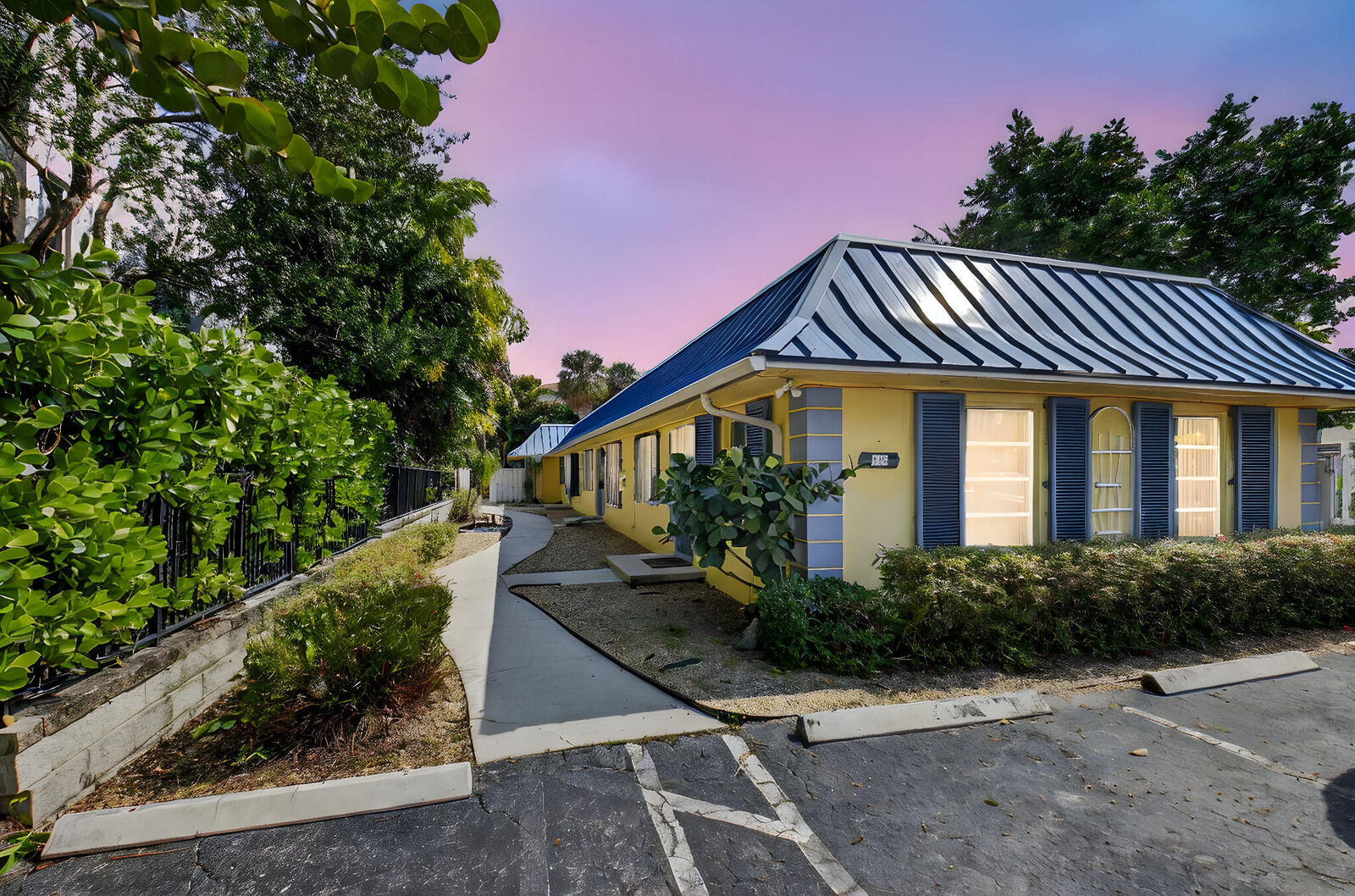 Property Photo: 111 SE 7th Avenue D & C FL 33483