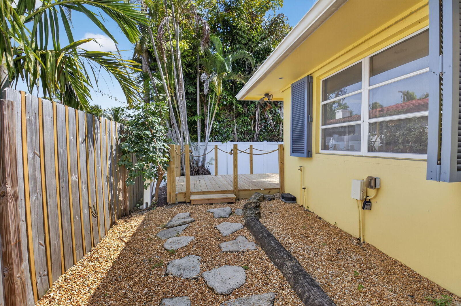 Property Photo:  111 SE 7th Avenue D & C  FL 33483 