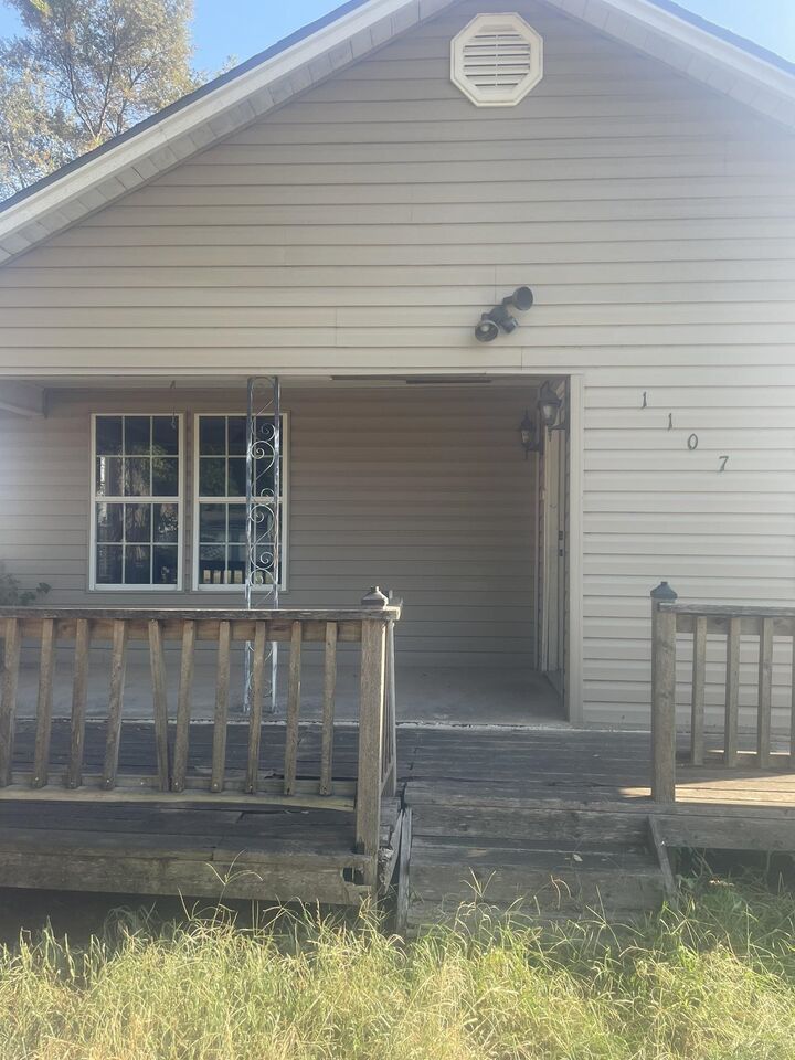 Property Photo:  1107 Main  KS 67070 
