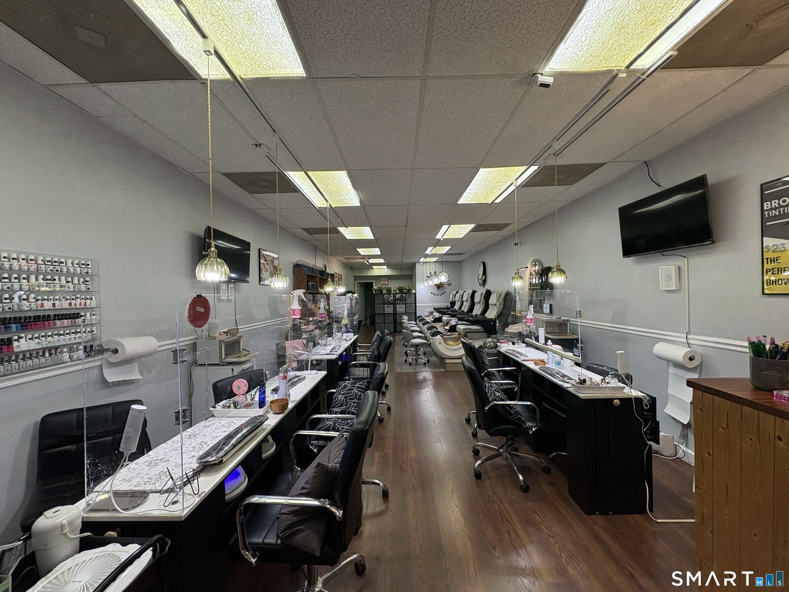Property Photo:  