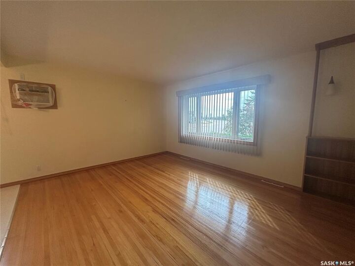Property Photo:  706 Vaughan Street W  SK S6H 5N5 