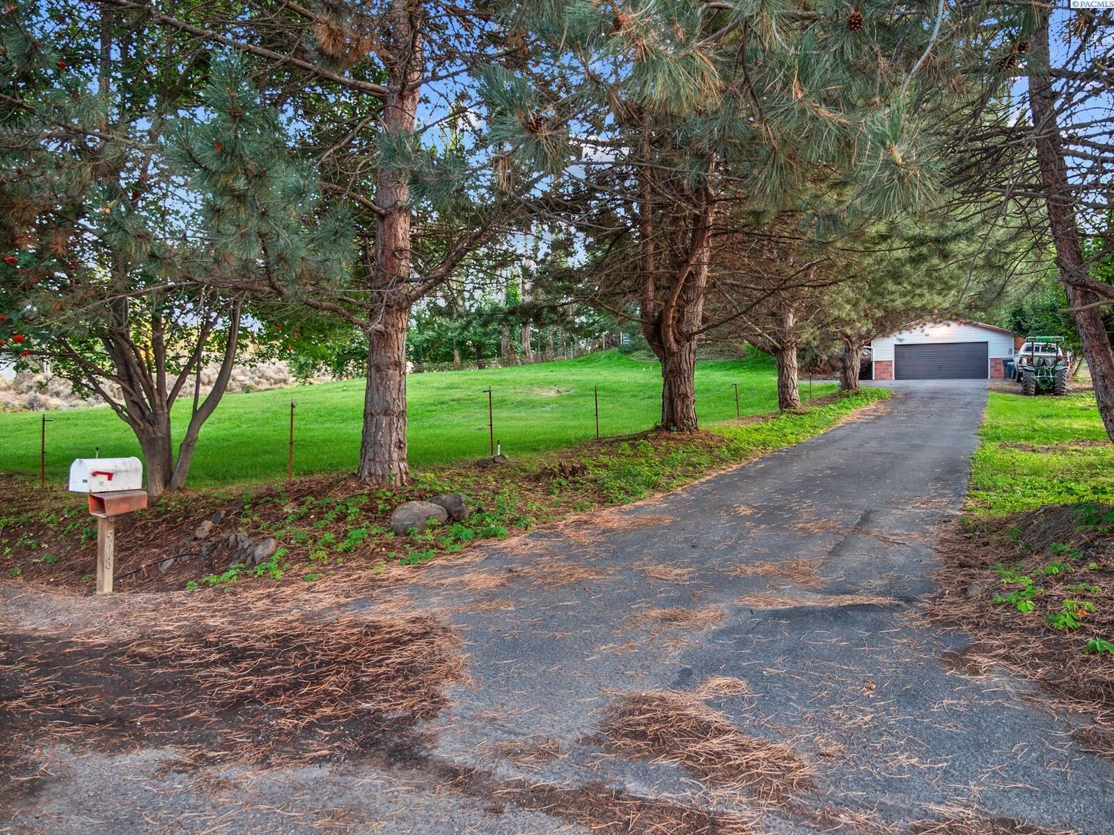 Property Photo: 508 S Manzanita Ct WA 99338-9348