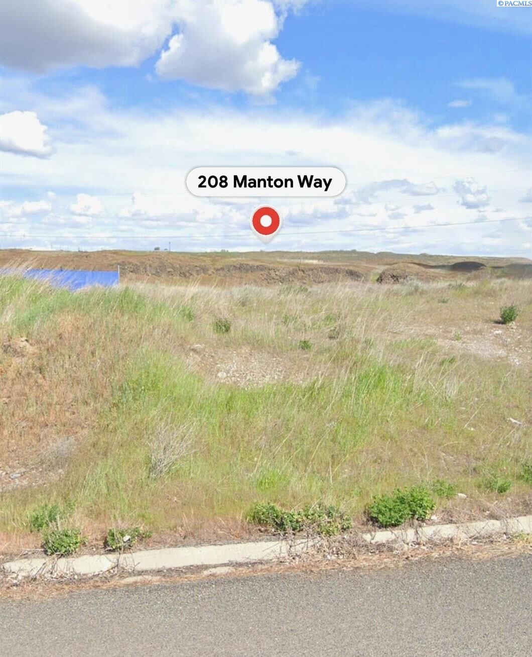 Property Photo:  208 Manton Way  WA 99343 