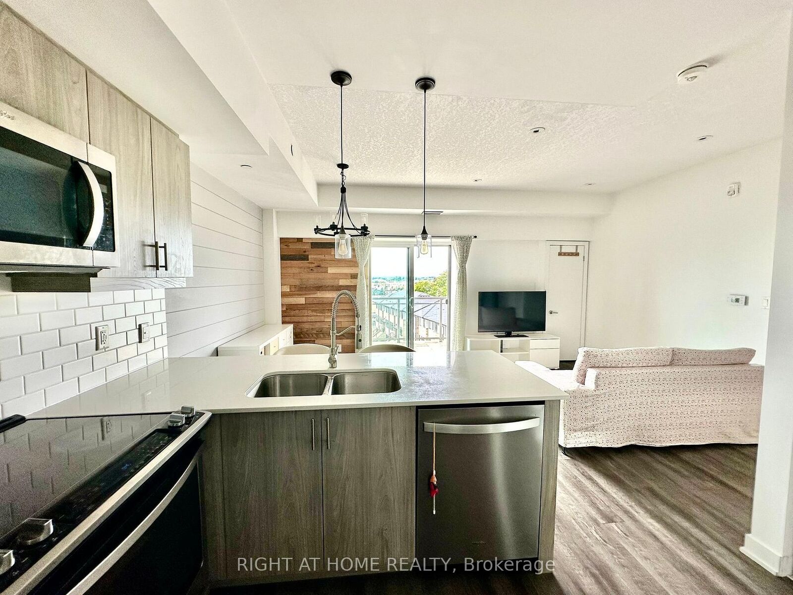 Property Photo:  16 Markle Crescent 516  ON L9G 0H4 