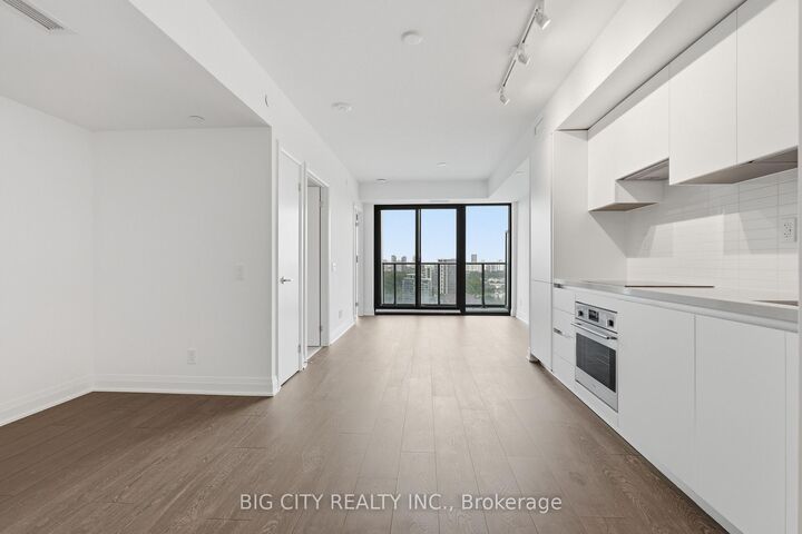 Property Photo:  25 Frederick Todd Way 1908  ON M4G 0C9 