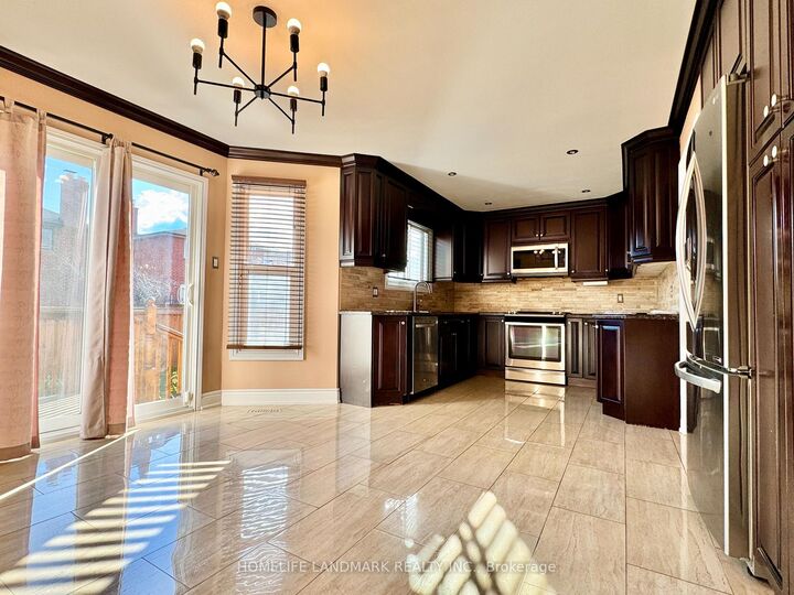 Property Photo: 1049 Wetherby Lane E ON L4W 4R9