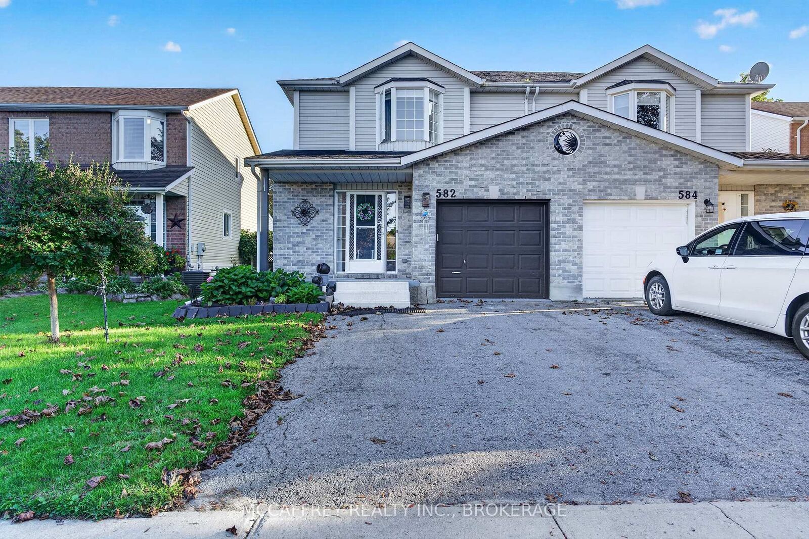 Property Photo: 582 Barnsley Crescent ON K7M 8X3