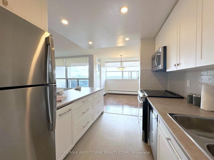 Property Photo:  5 Brookbanks Drive 1007  ON M3A 2T1 