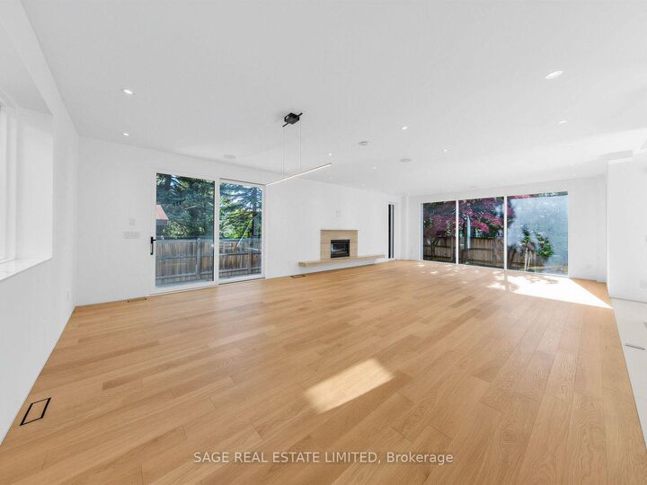 Property Photo:  2 Addison Crescent  ON M3B 1K8 