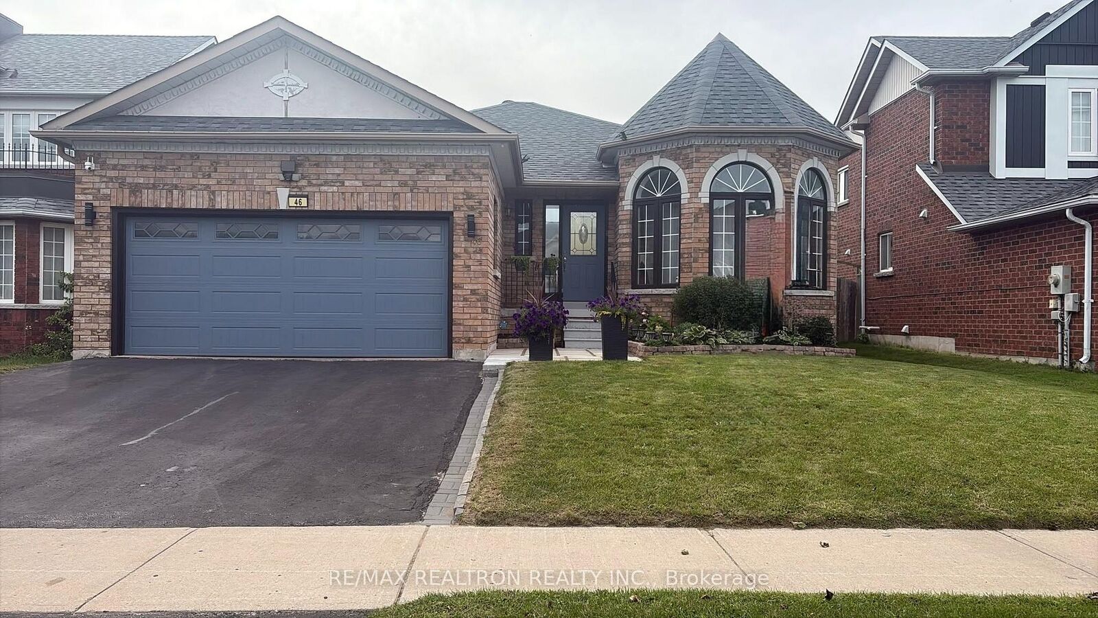Property Photo:  46 Cloughley Drive  ON L4N 9T3 