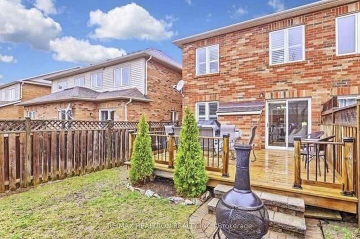 Property Photo:  31 Baywell Crescent  ON L4G 7M8 