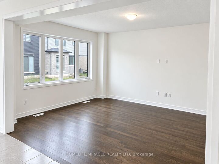 Property Photo:  154 Westbridge Avenue Main Floor  ON L3B 0P4 