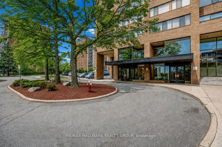 Property Photo:  505 St Laurent Boulevard 1804  ON K1K 3X4 