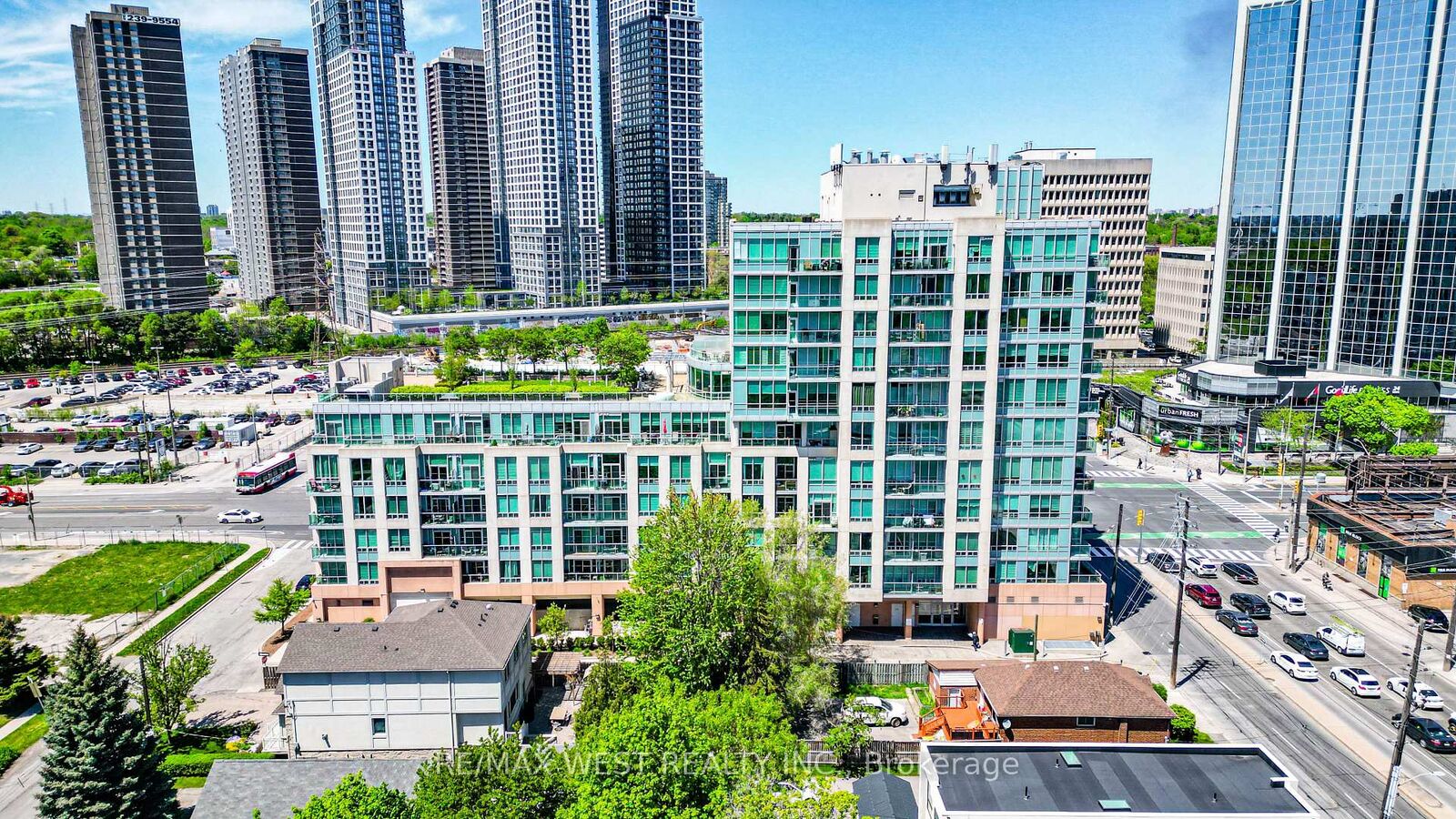Property Photo:  3391 Bloor Street W 609  ON M8X 1G3 