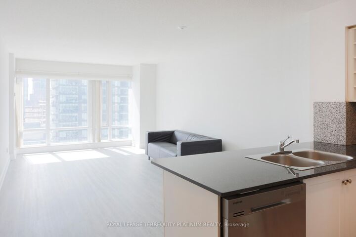 Property Photo:  210 Victoria Street 3607  ON M5B 2R3 
