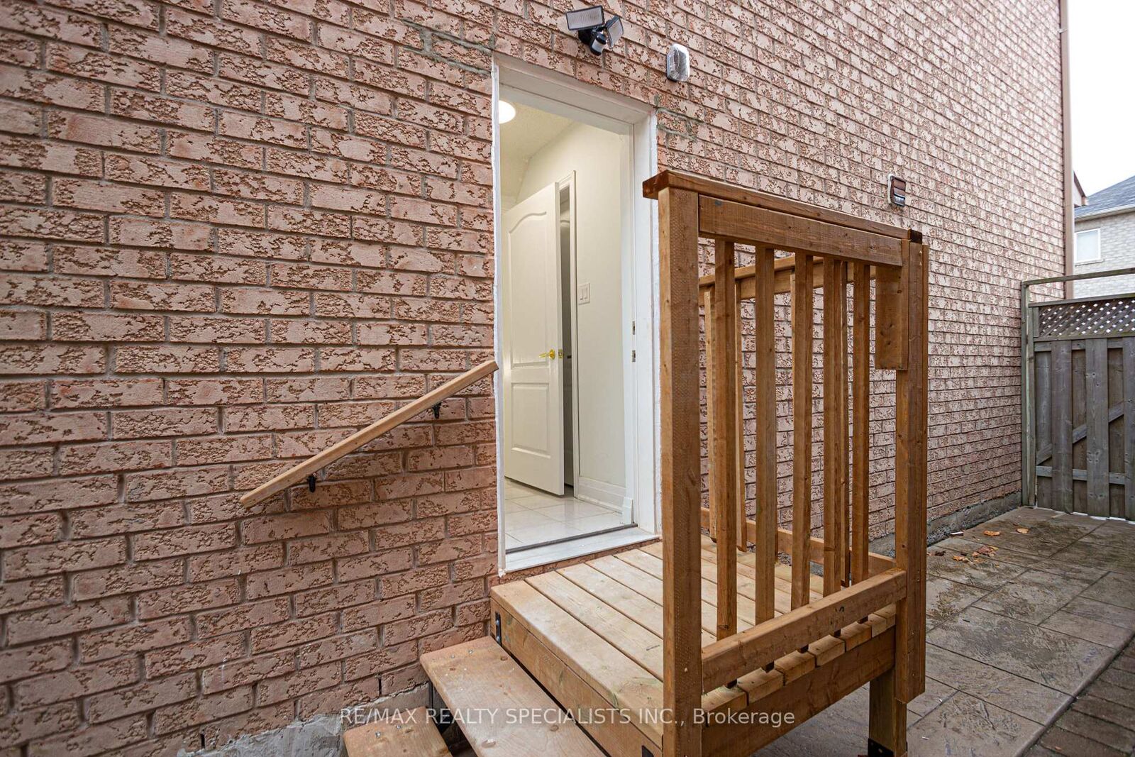 Property Photo:  5446 Tasha Drive Lower  ON L5M 6N5 
