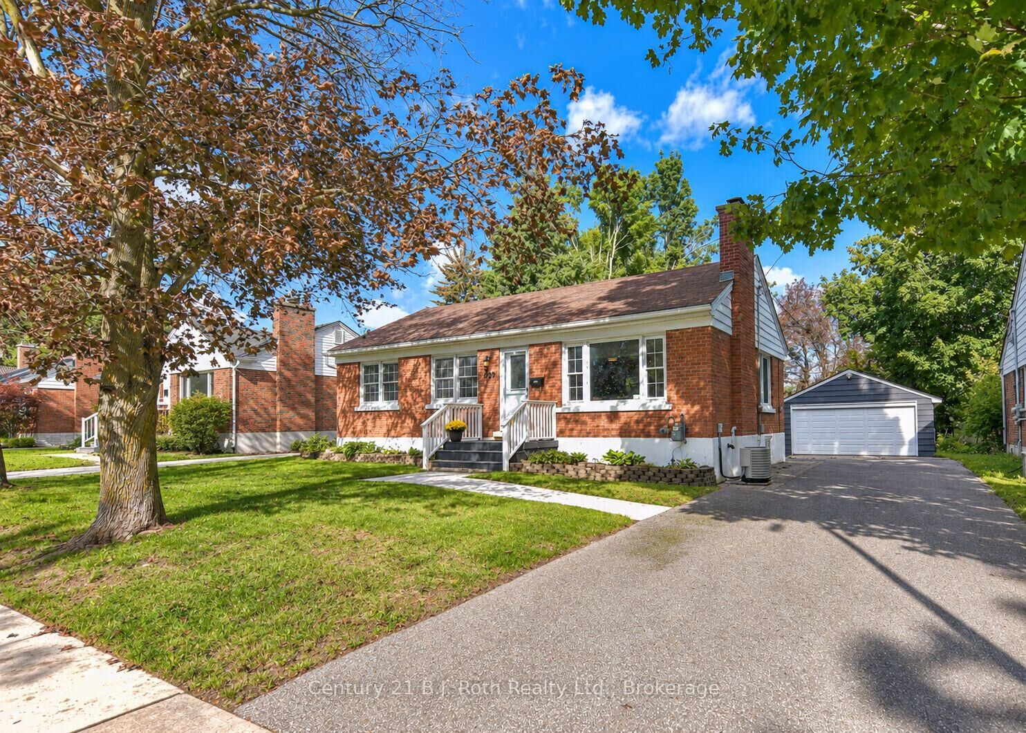 Property Photo:  28 Borland Street W  ON L3V 3R5 