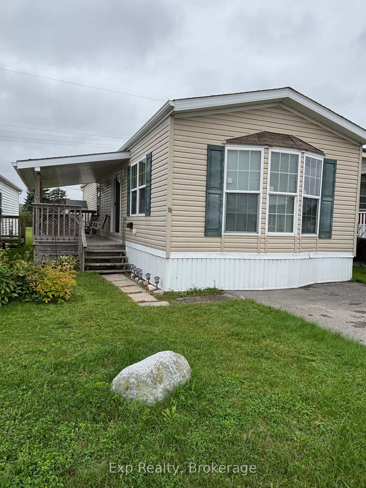 Property Photo:  311 Dundas Street E 11  ON K8V 1M1 