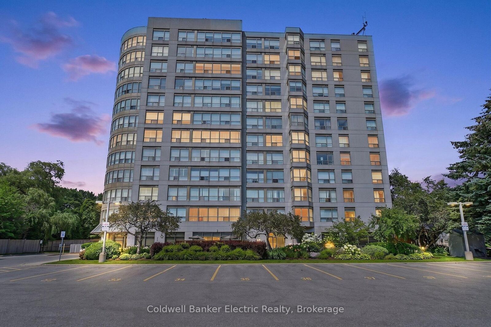 Property Photo: 712 Rossland Road E 1011 ON L1N 9E8